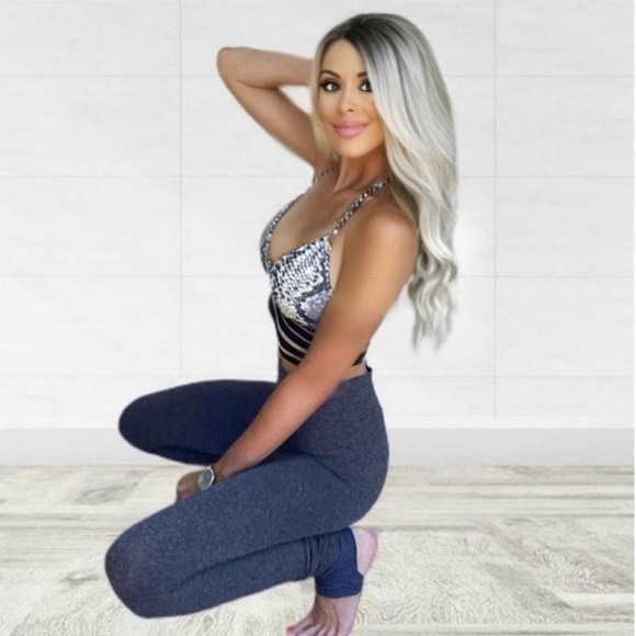 Snakeskin Yoga Workout Mesh Banded Sports Bra in Grey/Black NWT - Picture 5 of 6